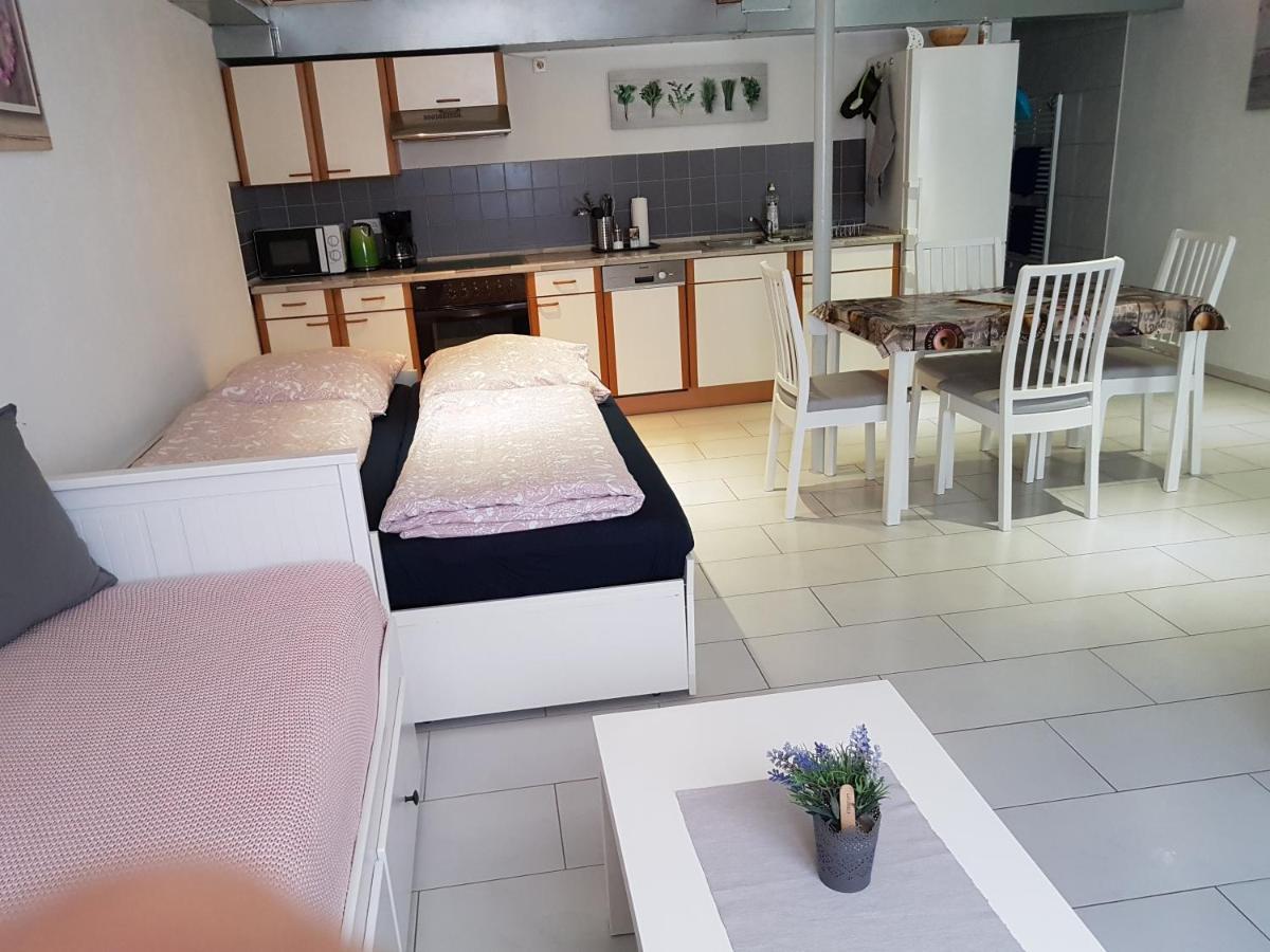Ferienwohnung/Monteurzimmer auf dem Bauernhof Mörlenbach Exterior foto